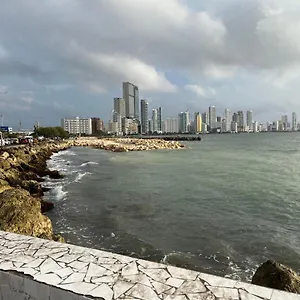 Apartamento Cozy 1br Walking Distance To Airport/beach, Cartagena